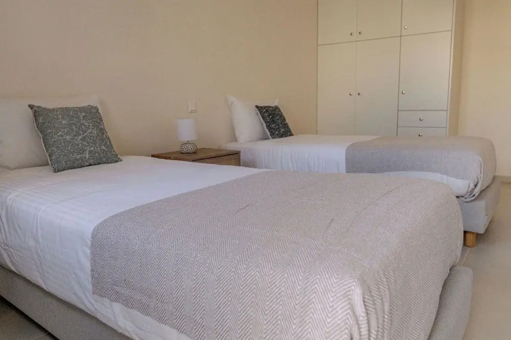Phaedrus Living: Seaside Thalassa Cretan D101