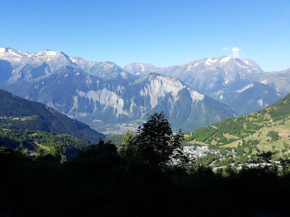 Studio in L'Alpe D'Huez, with Wonderful Mountain View And Furnished Terrace