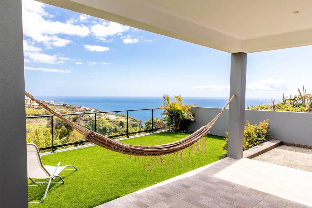 House - Sleeps 3, Free Parking, Garden & Jacuzzi