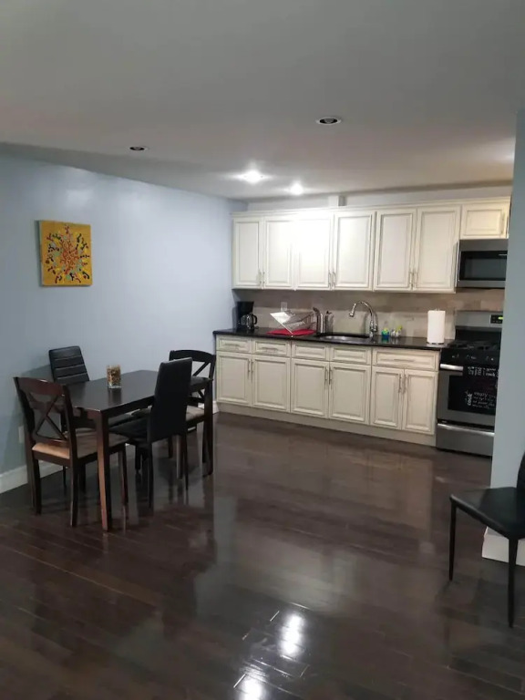 2 Bed Rooms Shared Brooklyn Apartment