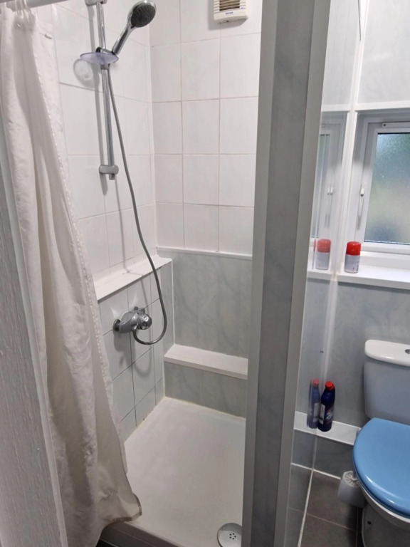 Browning House 3 rooms total 6 beds contractor stay FREE WIFI and Parking