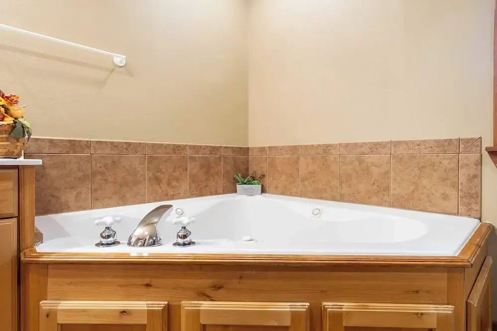 Creekside - 2 BDR Resort Cabin in Epic Location!
