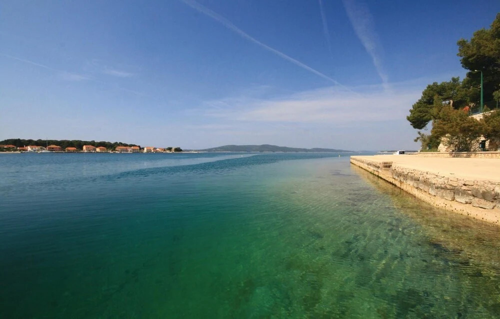 Beautiful Home in Brodarica With Wifi and 6 Bedrooms