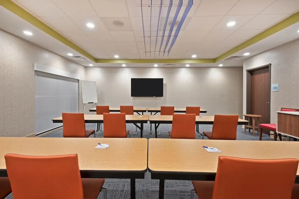 Holiday Inn Express & Suites Uniontown