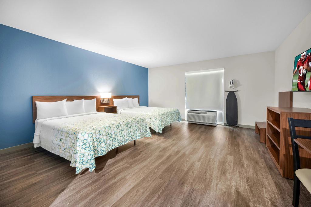 HomeTowne Studios by Red Roof Fort Myers
