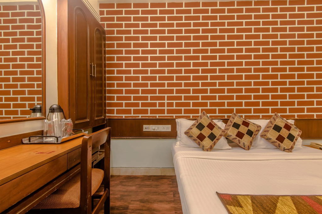 Hotel Mogul Palace - Near Masjid Bunder Mumbai