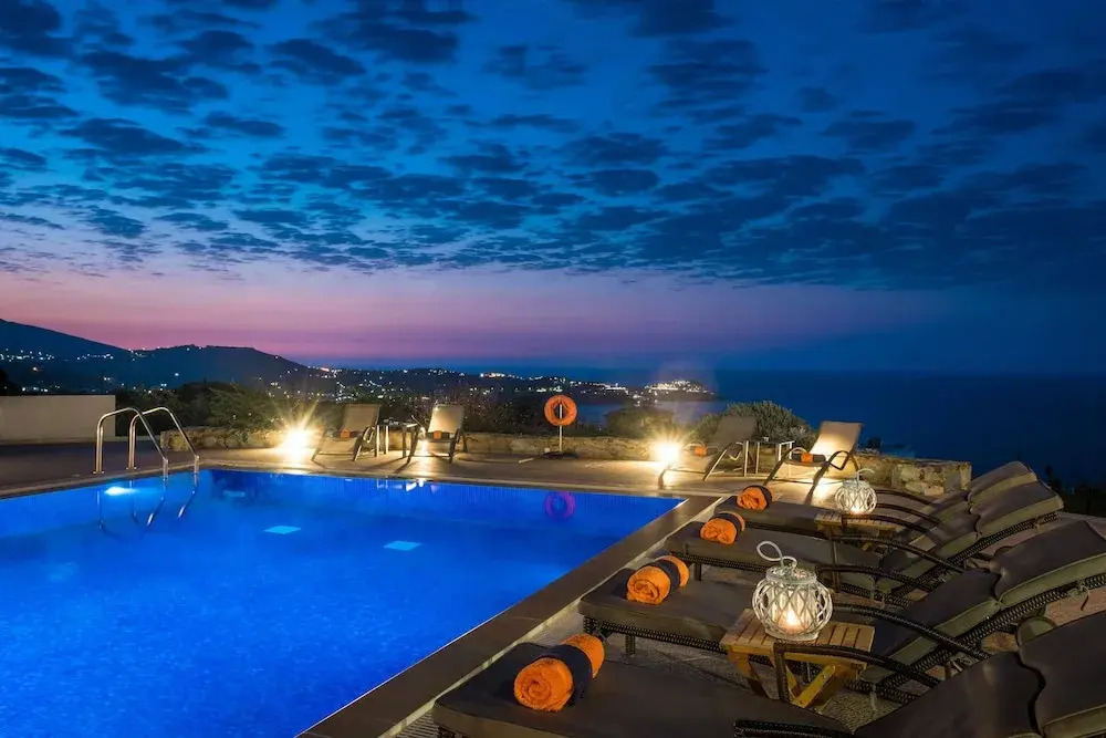 Stylish Landscaped Villa With Private Pool and Childrens Games 700m to Beach 1km to Restaurant