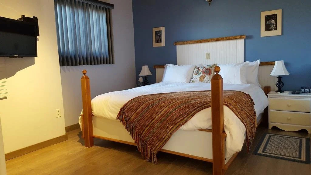 Duck Pond Bed & Breakfast Cottage