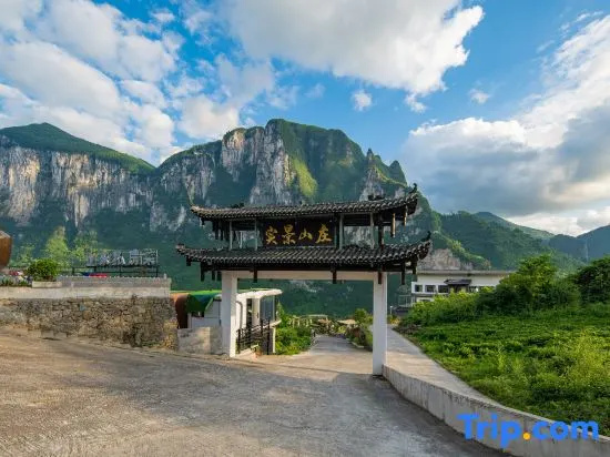 Flower Valley · Real-Scene Homestay