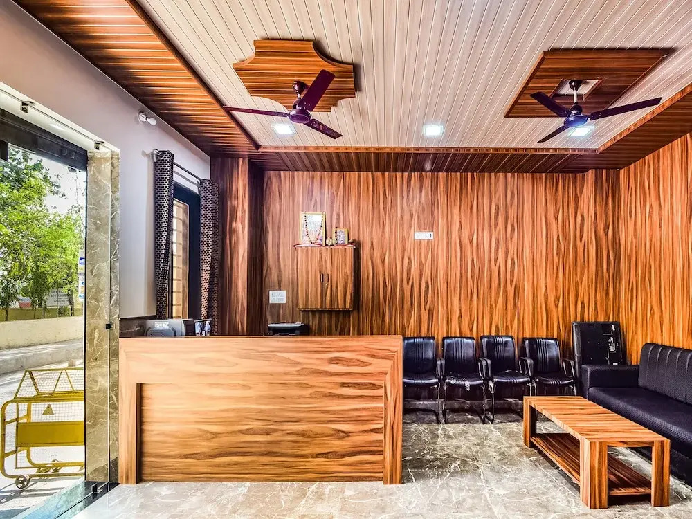 OYO 30911 Eleven 43 Suites