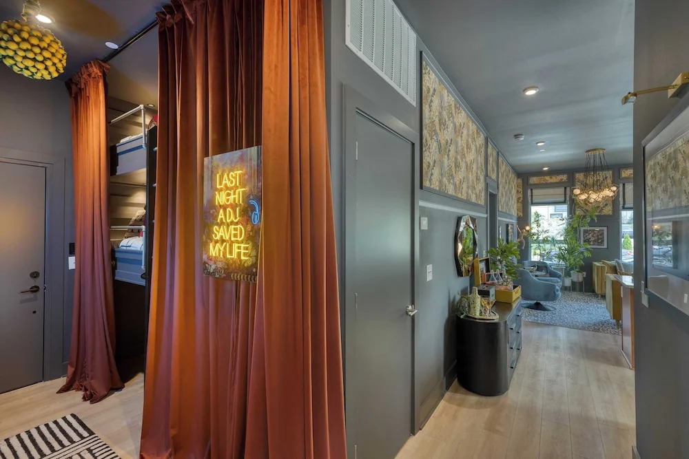 Sleeps 16 2 Homes Next Door + Walk to Dining & Music Lischey Loft & The Bloom House by Avantstay