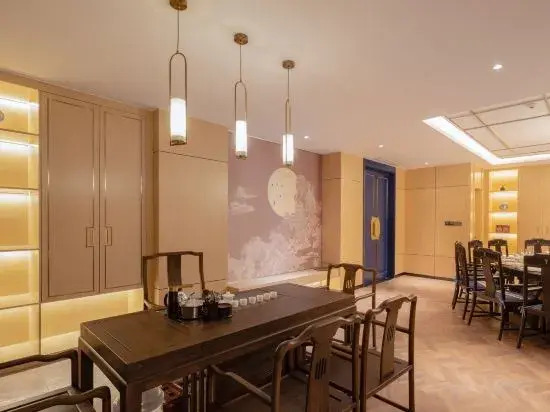 Handan East Station Cloud Hotel (Wanxianghui Branch)