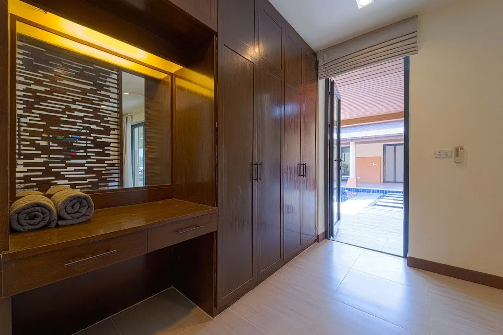 Luxury 5 Bedroom Villa Close to Beach SRS
