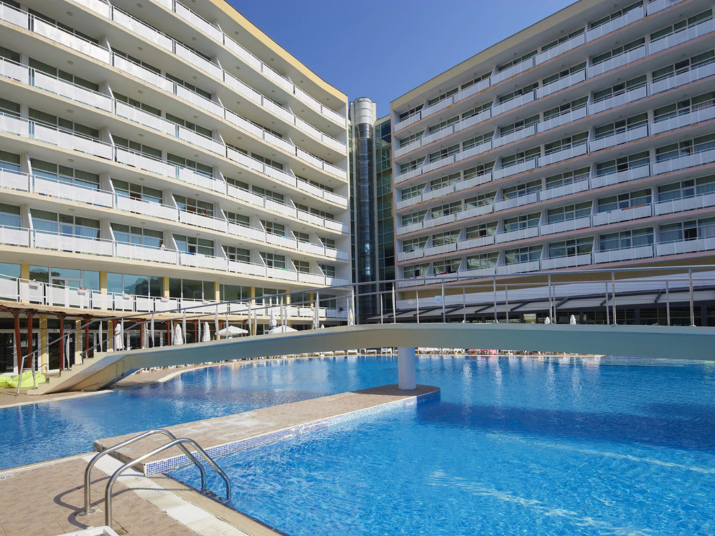 Grand Hotel Nirvana