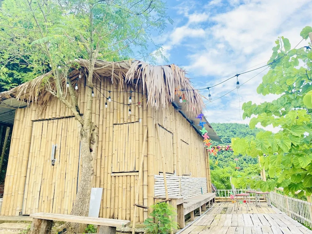 Khu du lịch sinh thái Cỏ Lau Village