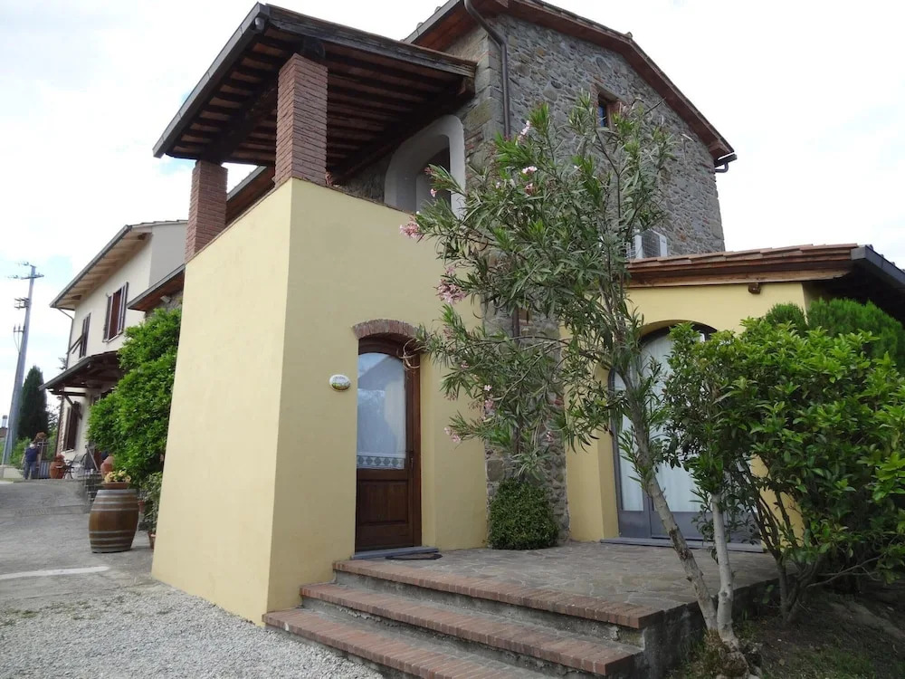 Villa in Vinci with Private Pool & Vineyard Views