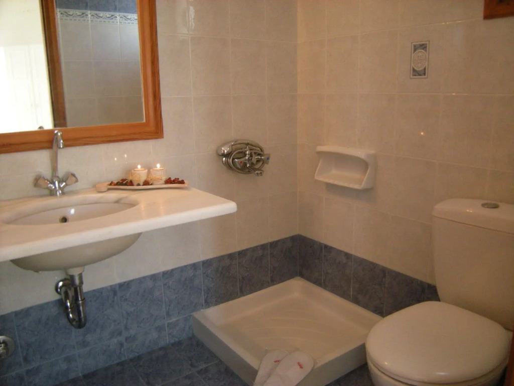 Roussos Beach Hotel