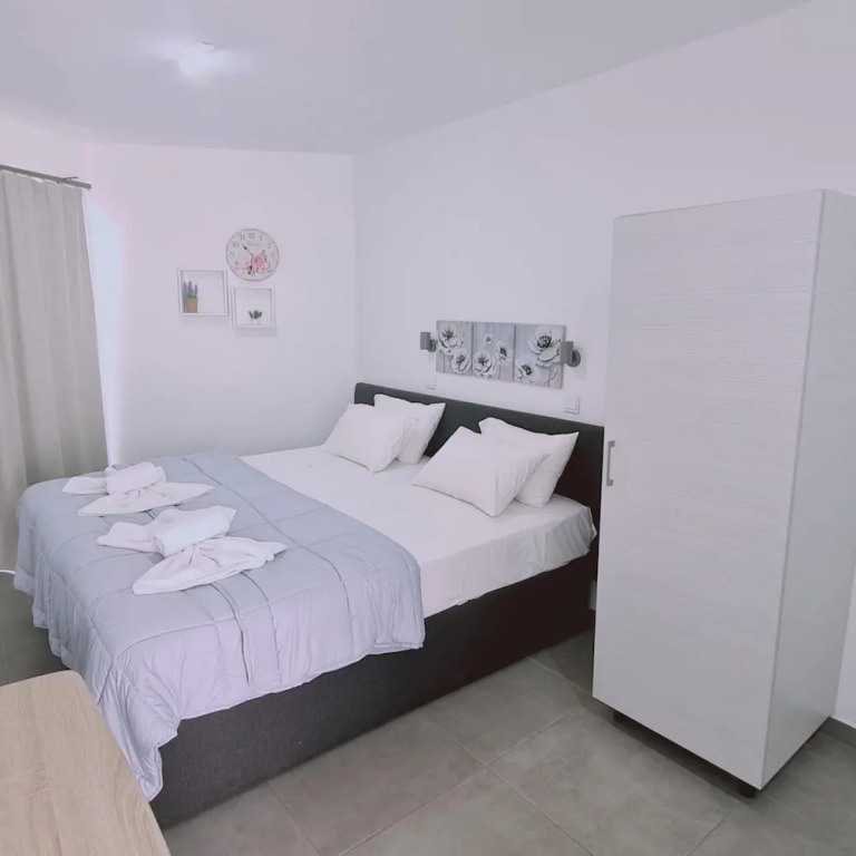 100 AN - Napa Living 18