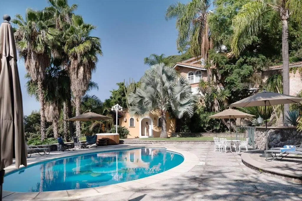 3 Bedroom Spacious Villa with Pool & Lake view