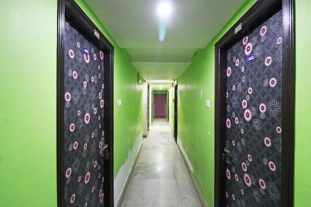 OYO 16627 Xpress Inn