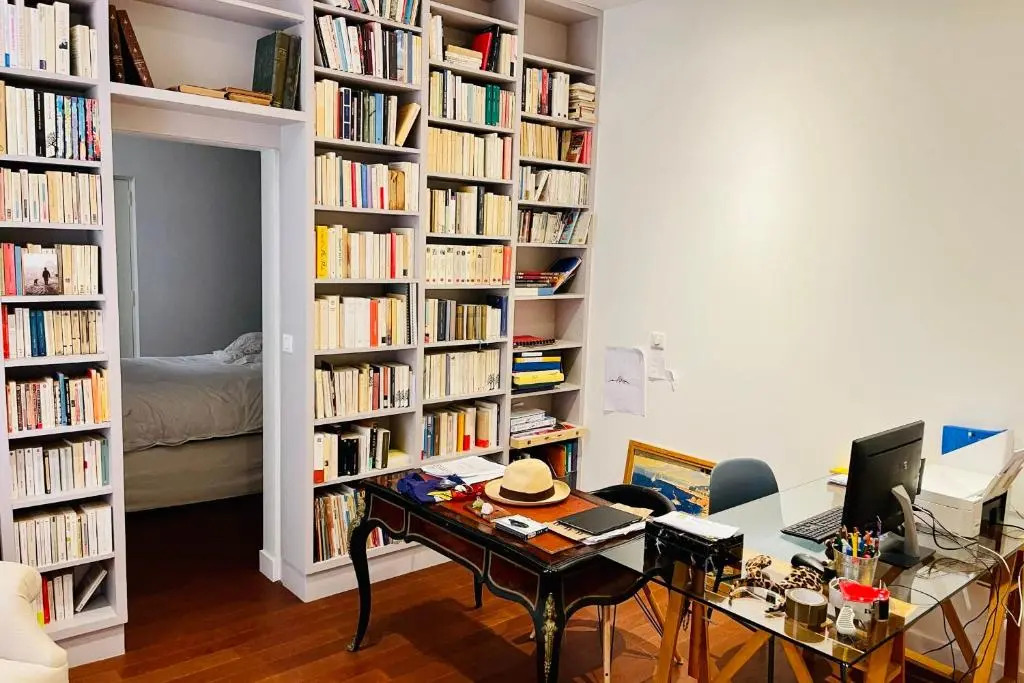 Nice furnished apartment with inner courtyard near the city center