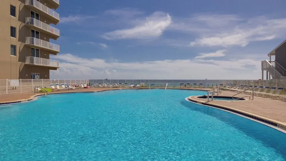 Tidewater Escape: 1br/2ba Beachfront Condo, Sleeps 6, Gulf Views & Comfort!