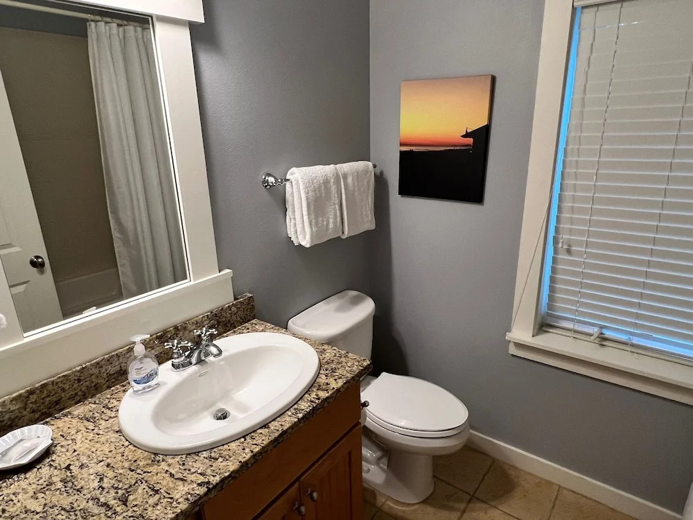 1380 Laurel Grove 3 Bedroom Home by RedAwning