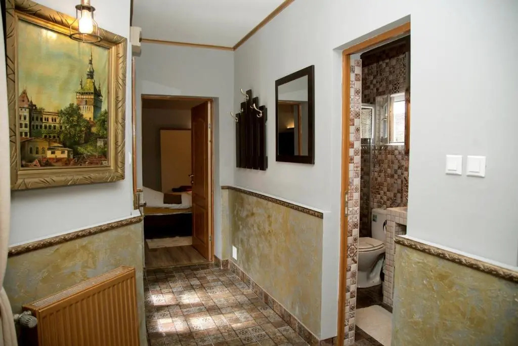 Vintage Apartment - Central 2BDR