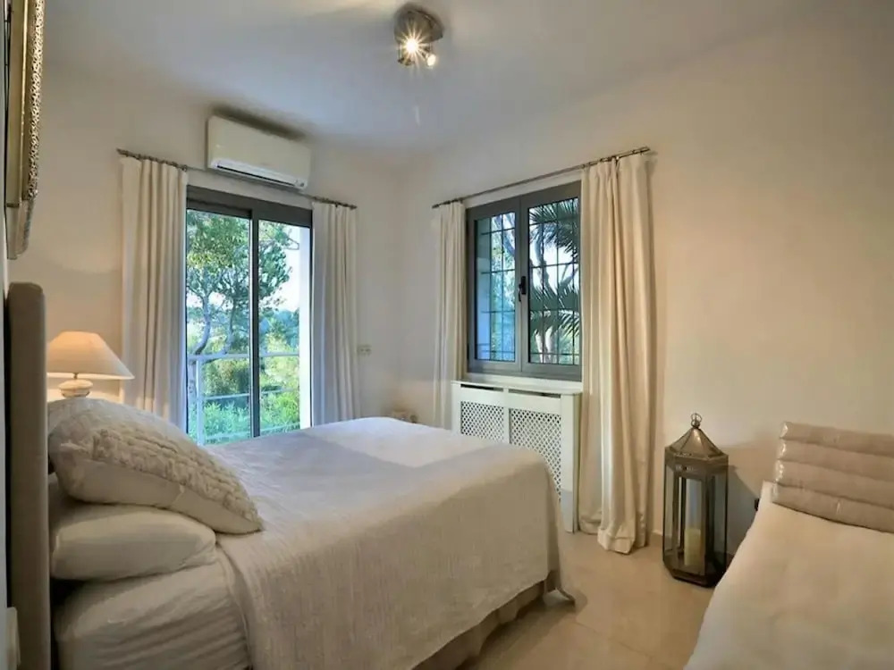 Villa in Porroig with Stunning Sea Views