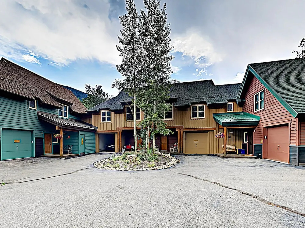 New Listing! Alpine Getaway W/ Deck, Near Skiing 3 Bedroom Home