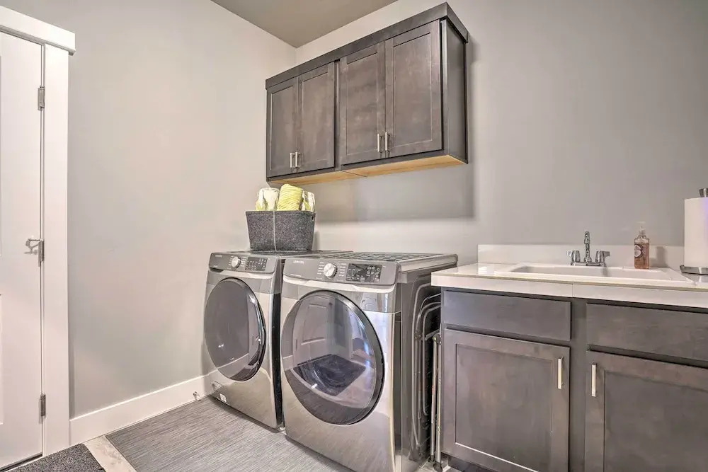 Northwest Sunriver Getaway w/ Community Amenities!