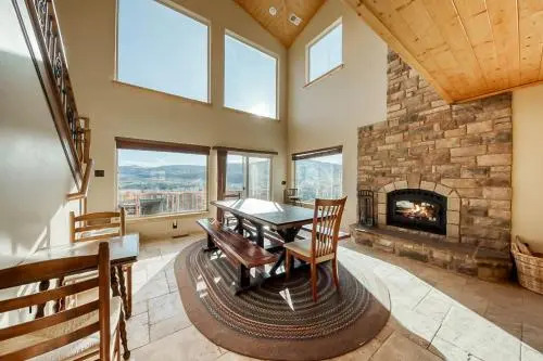 Brian Head View-Topia w/ Mtn Views & King Suite