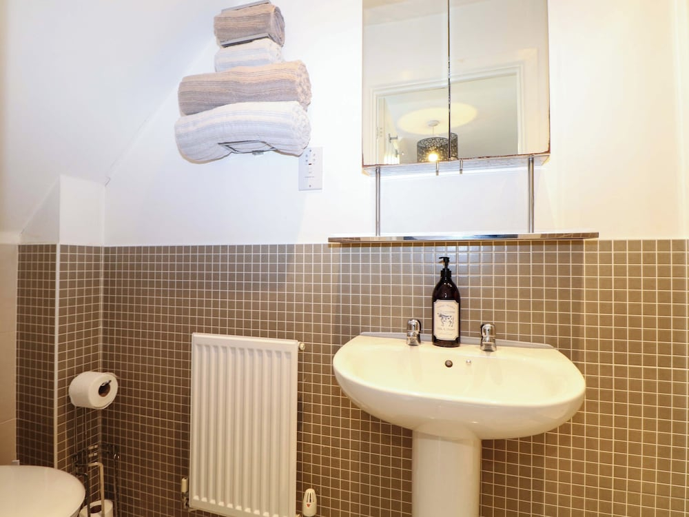 Harbour Way Cottage by Coast & Country Stays