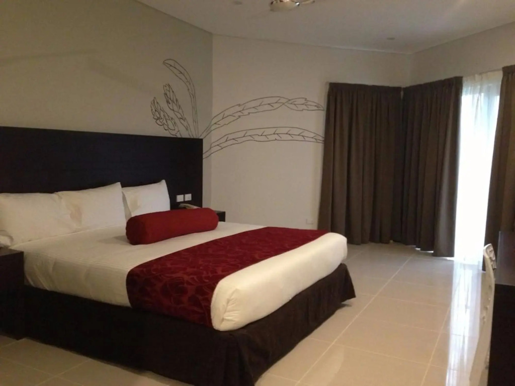 Tanoa Waterfront Hotel