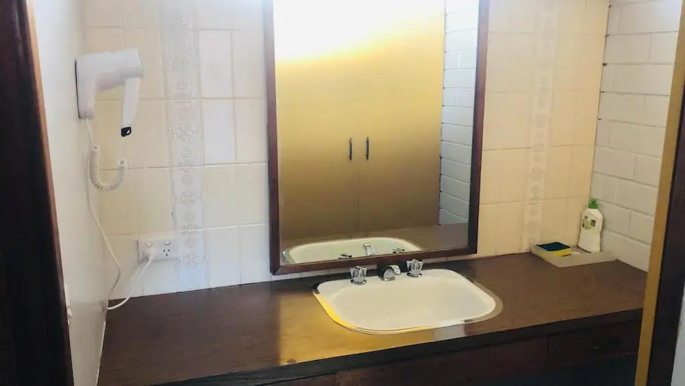 Century Motor Inn, Finley