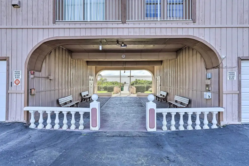 Cute Cocoa Beach Condo w/ Pool & Beach Access!