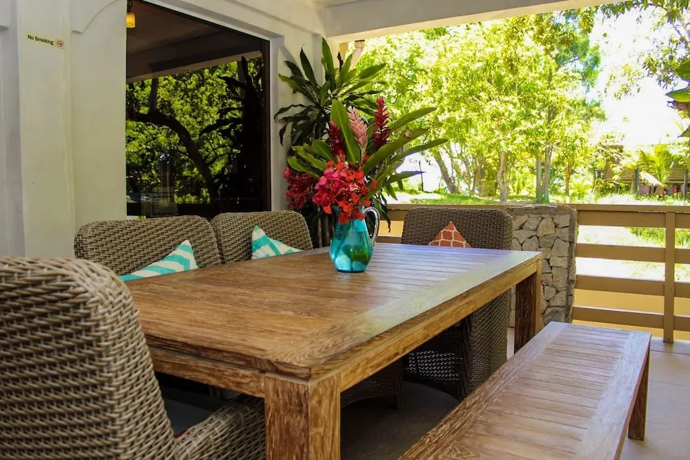 Rock Point Villas Vacations Rentals Sandy Bay, Roatan, Honduras.c.a