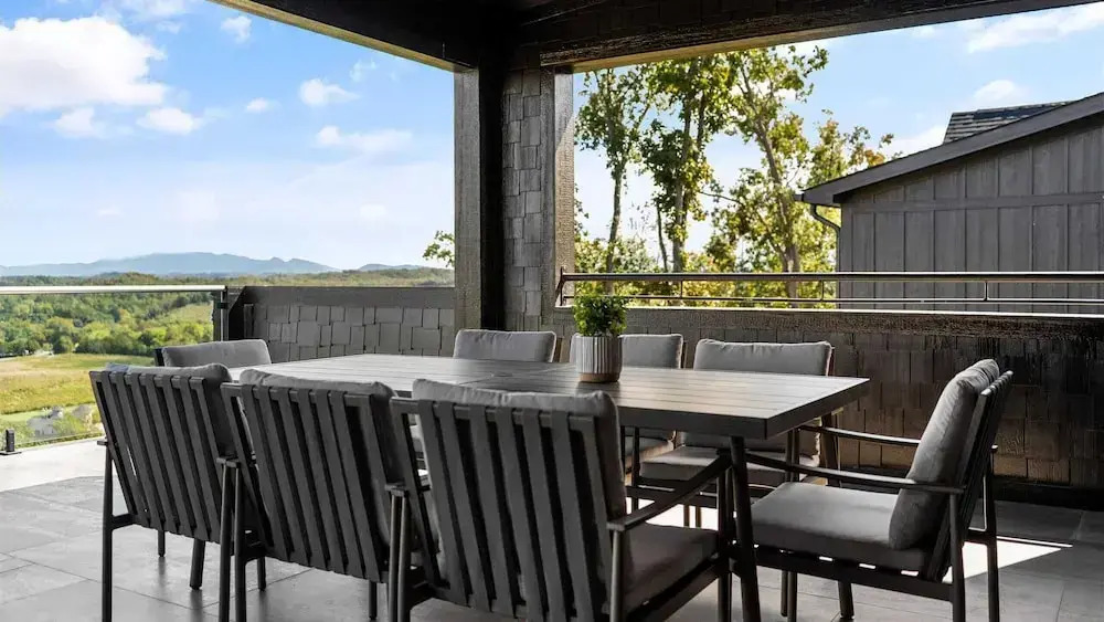 The Back Nine Retreat by Avantstay Private Golf Sim, Firepit & Mountain Views Near Dollywood