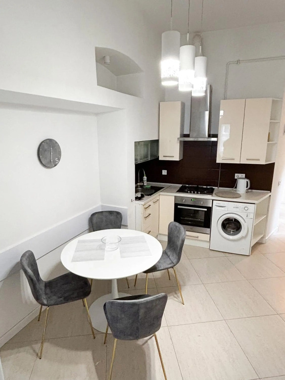 SoVA apartment str Gnatyuka 18