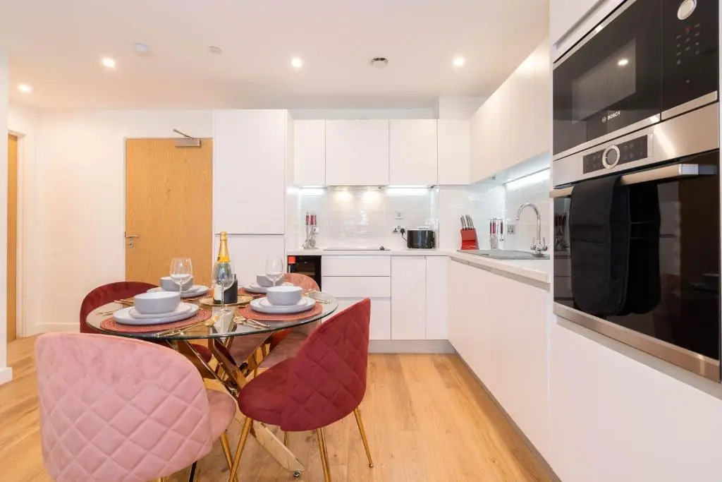 CALIBER STAYS Apartments & Homes - The Athena Suite- 1 Bedroom Serviced Apartment - City Centre