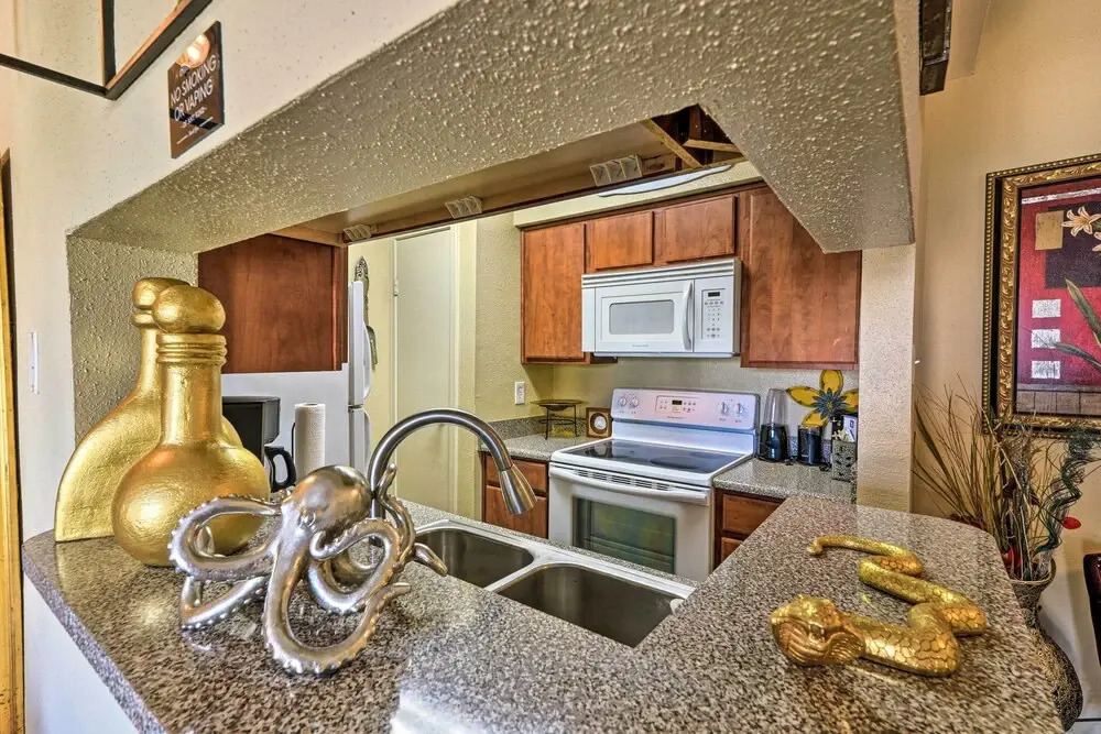 Refreshing Galveston Condo w/ 2 Balconies!