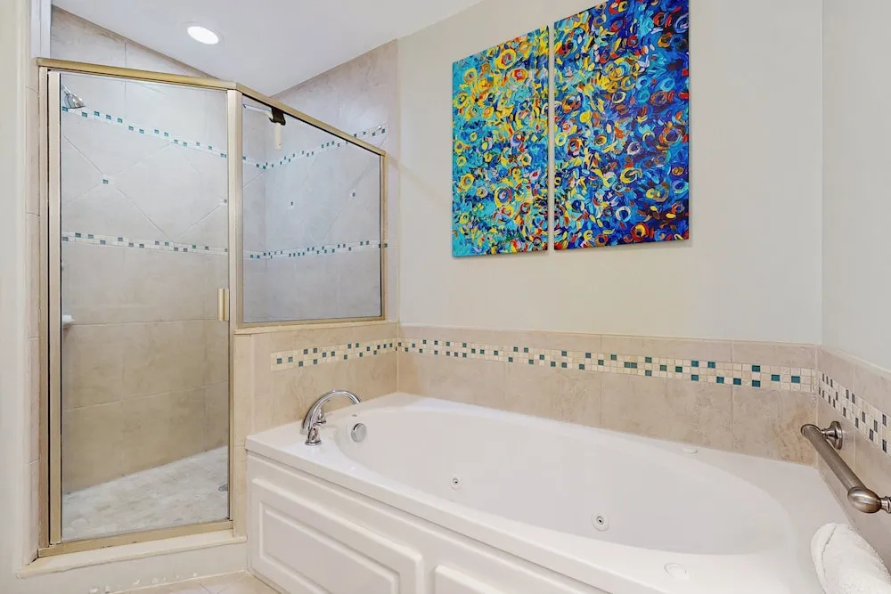 Dog-friendly Vacation Home Close to the Beach With Pool & Screened Porch