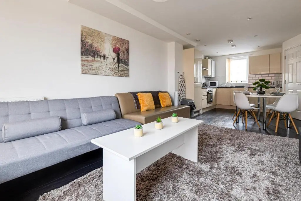 Stanley Sparkle Stays - 4BRooms, 4Beds, Prkg, Wifi