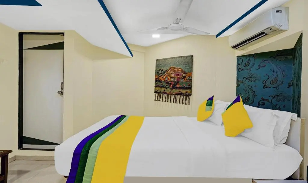 FabHotel Amber Crop Inn