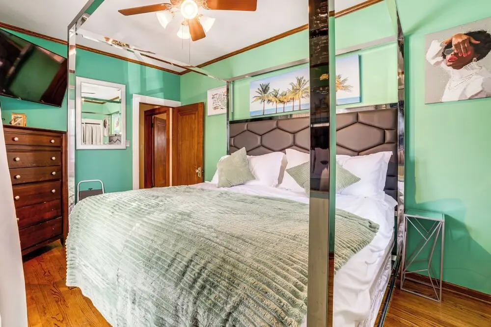 Private Hot Tub & Patio! Chicagoland Extended Stay