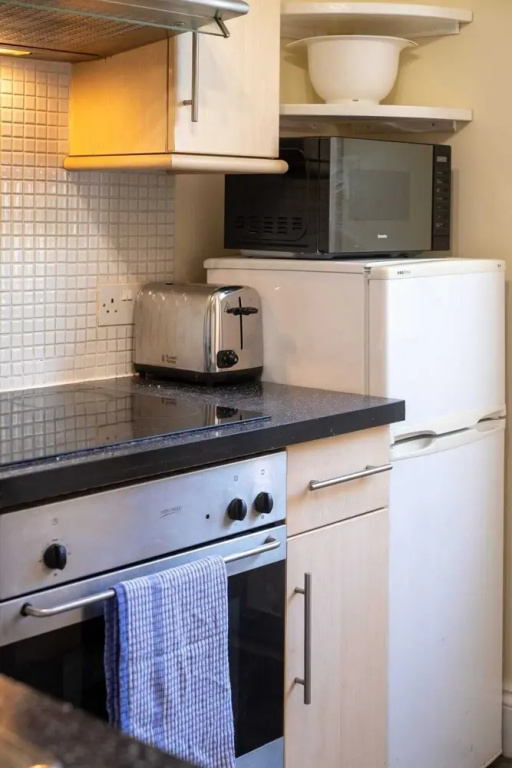 Bright City Centre Flat With Sea 2 Mins Away