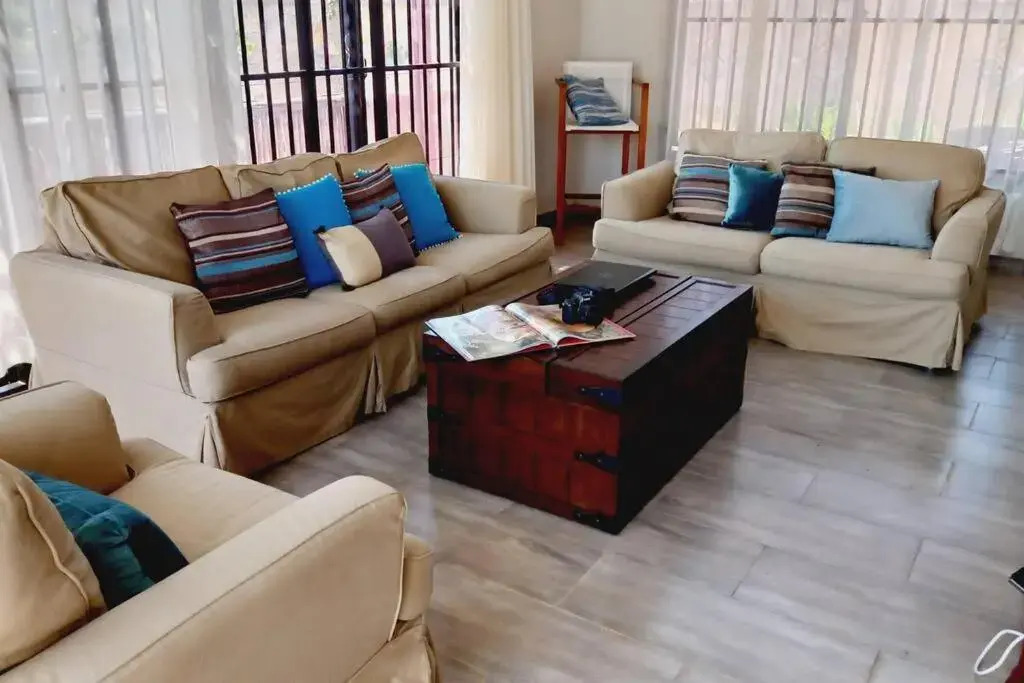 JAMBO JAMBIANI BEACH VILLA, Beautiful Villa at 2 minutes from the Beach