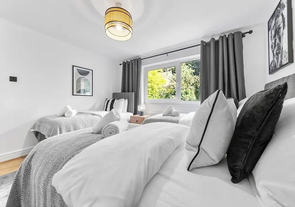 2BR Flat, Free Parking, Close to Airport & Centre