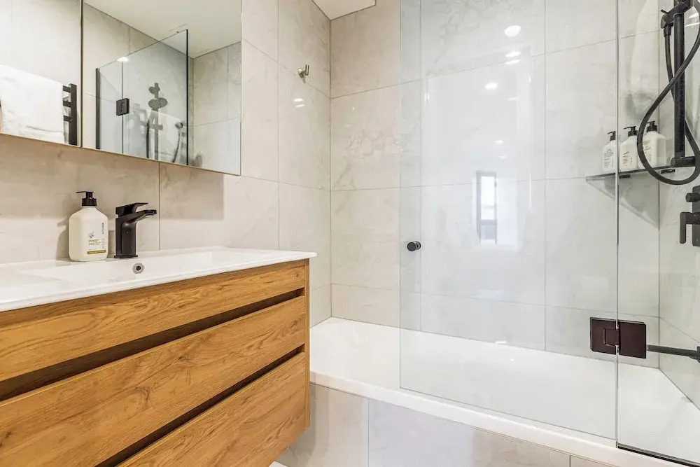 Central CBD Apt | Balcony & Style | Zodiak Stays