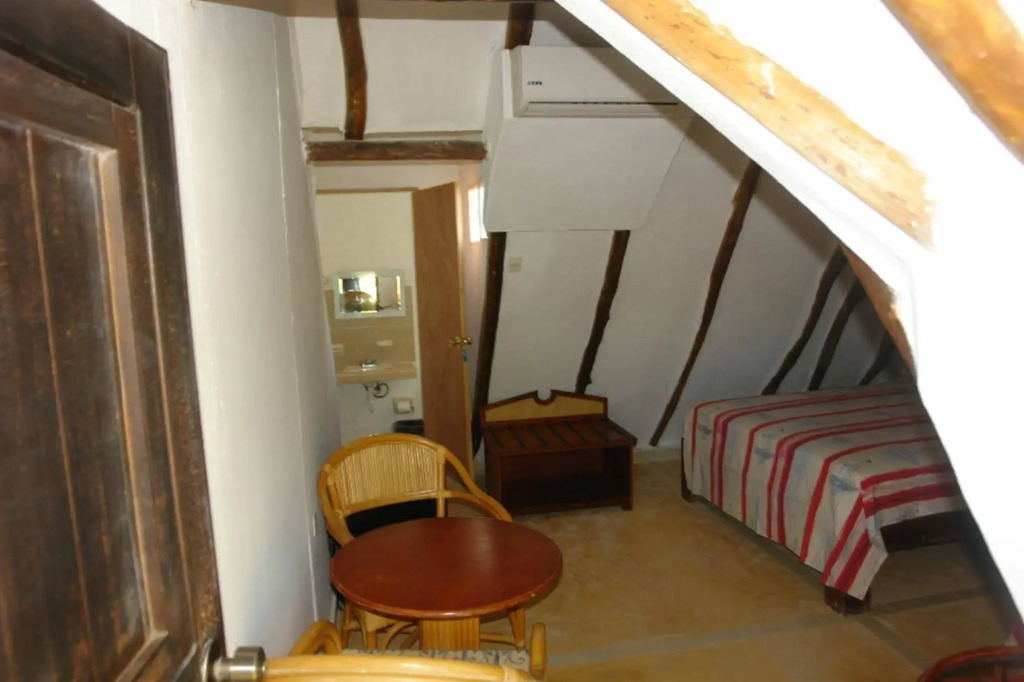 Golden Paradise Hostel